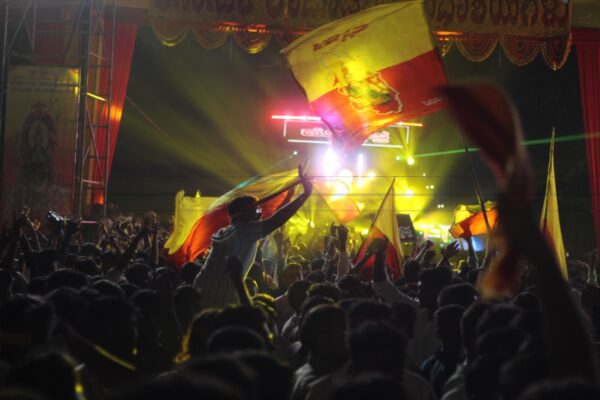 b9979351-1db9-4065-8aad-1efa959ca04d